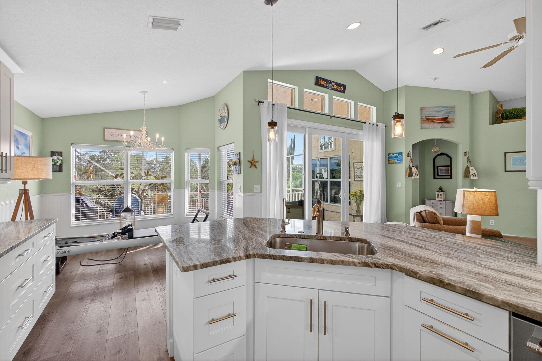 BANNER LAKE (AKA COTTAGES - Residential