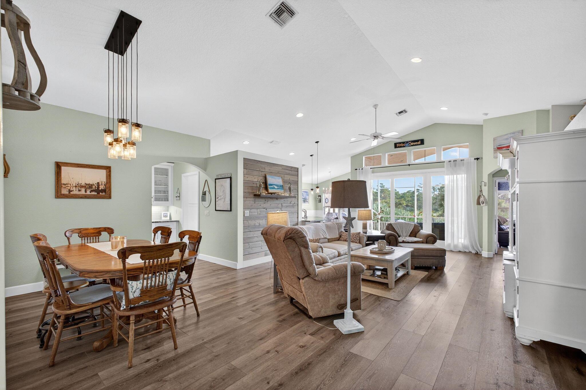 BANNER LAKE (AKA COTTAGES - Residential