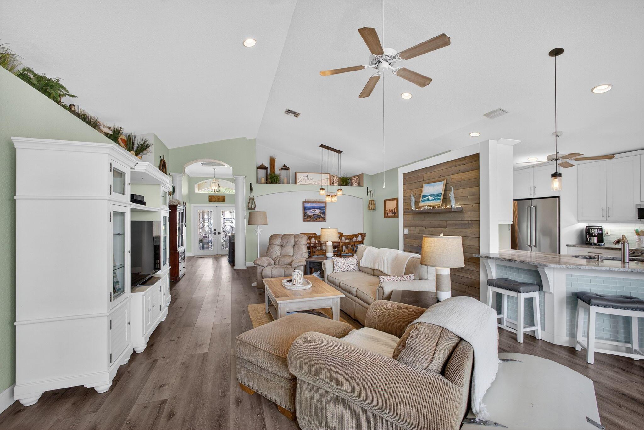 BANNER LAKE (AKA COTTAGES - Residential