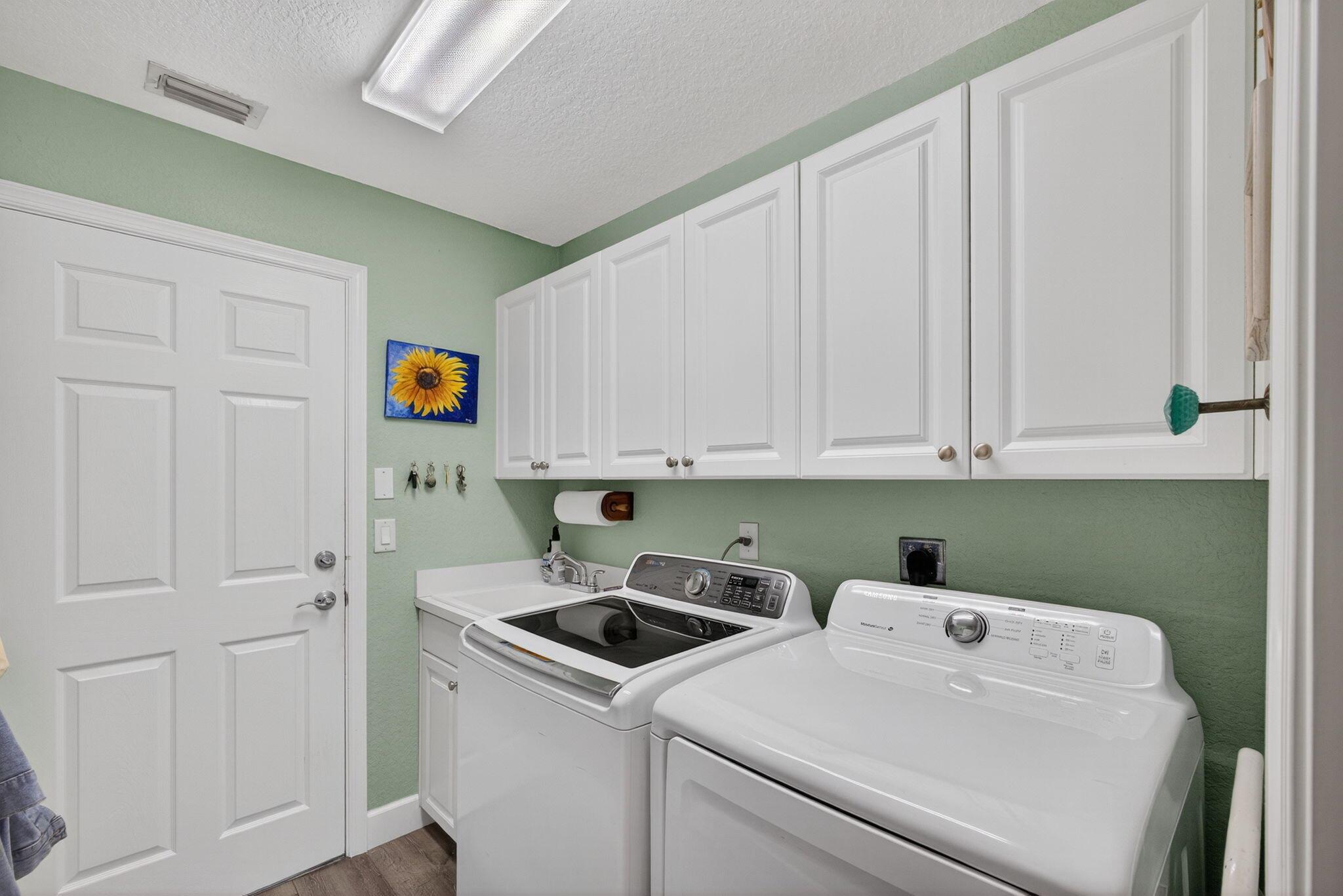 BANNER LAKE (AKA COTTAGES - Residential