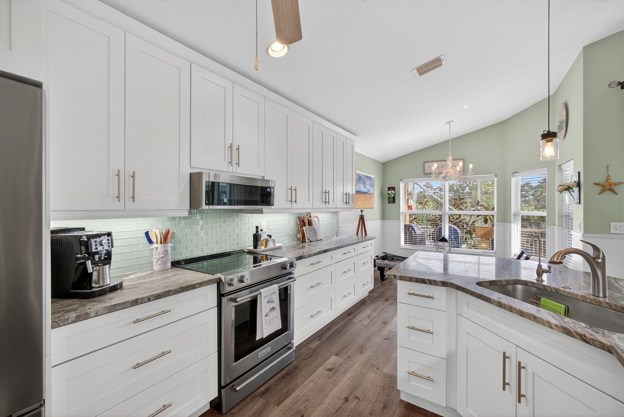 BANNER LAKE (AKA COTTAGES - Residential