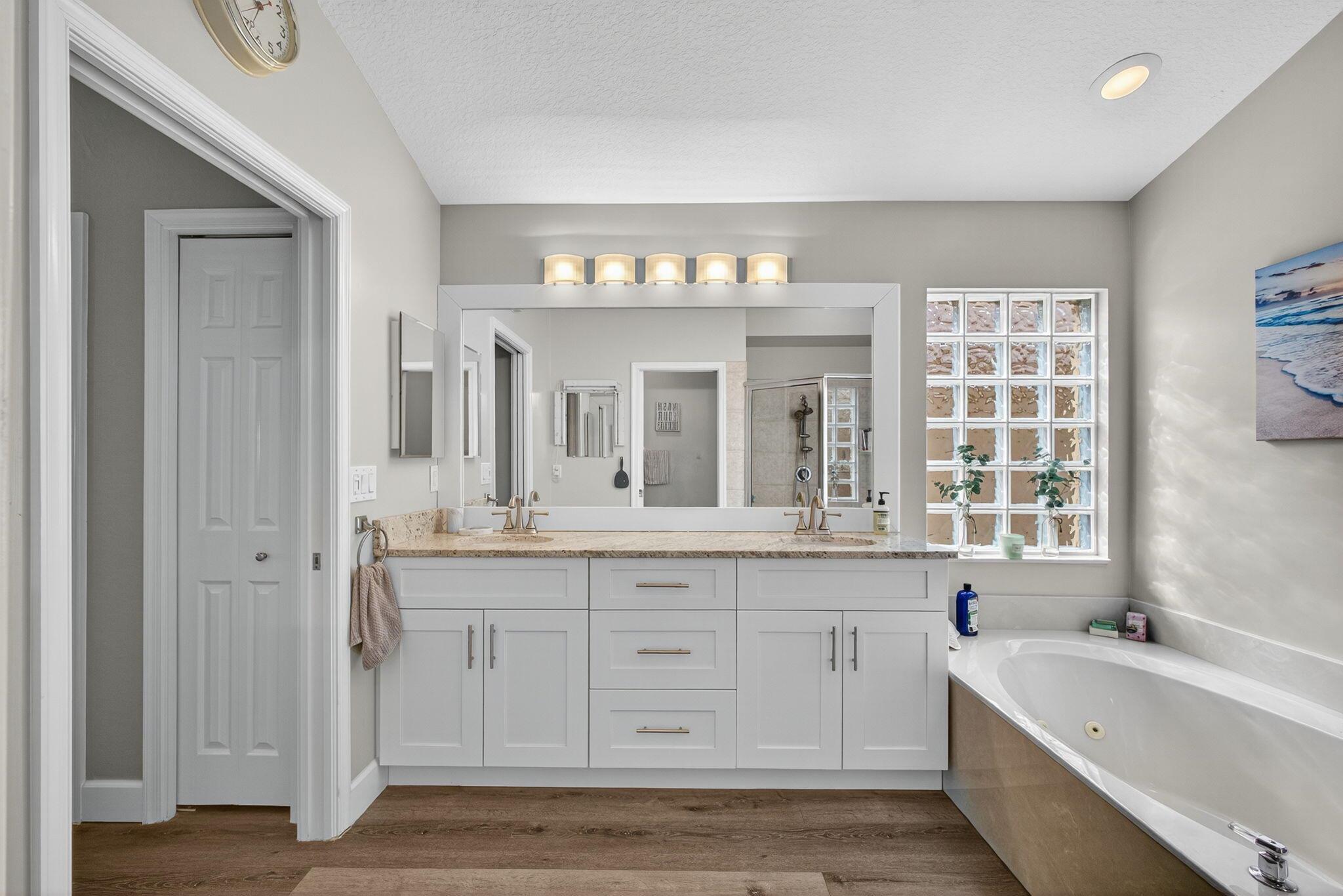 BANNER LAKE (AKA COTTAGES - Residential