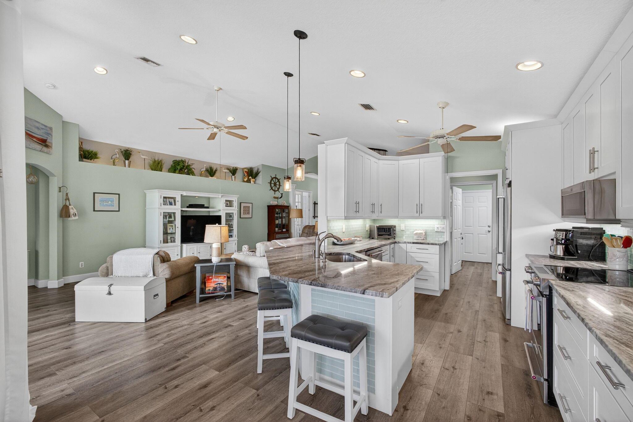 BANNER LAKE (AKA COTTAGES - Residential