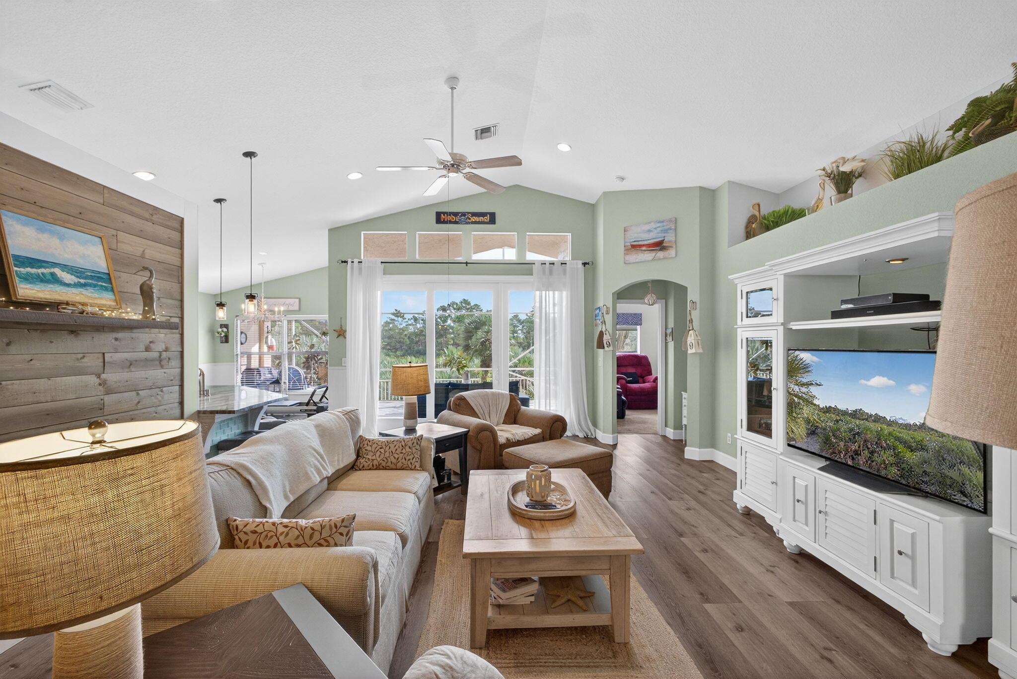 BANNER LAKE (AKA COTTAGES - Residential