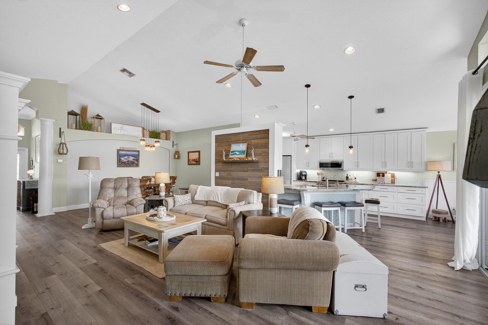 BANNER LAKE (AKA COTTAGES - Residential