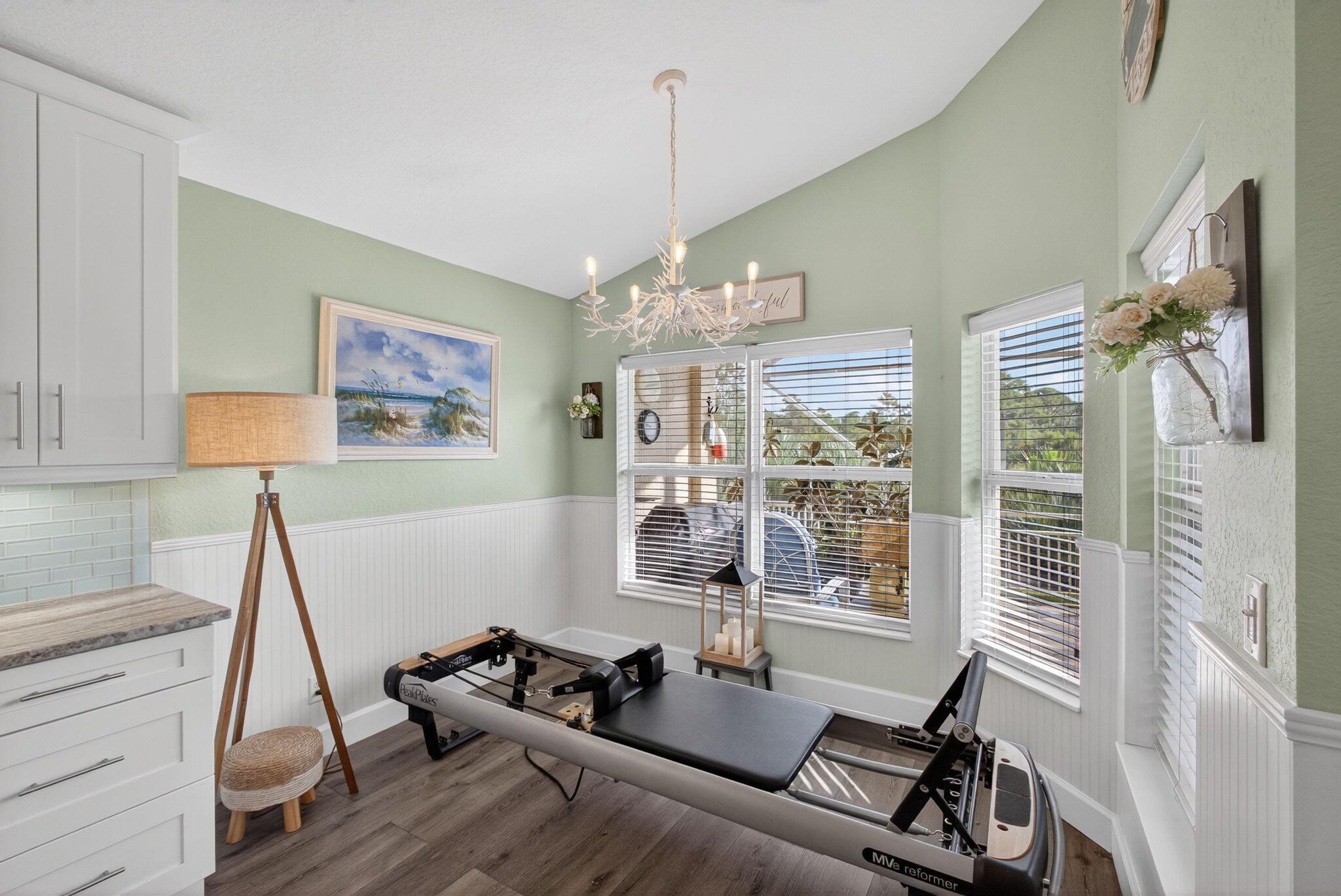 BANNER LAKE (AKA COTTAGES - Residential