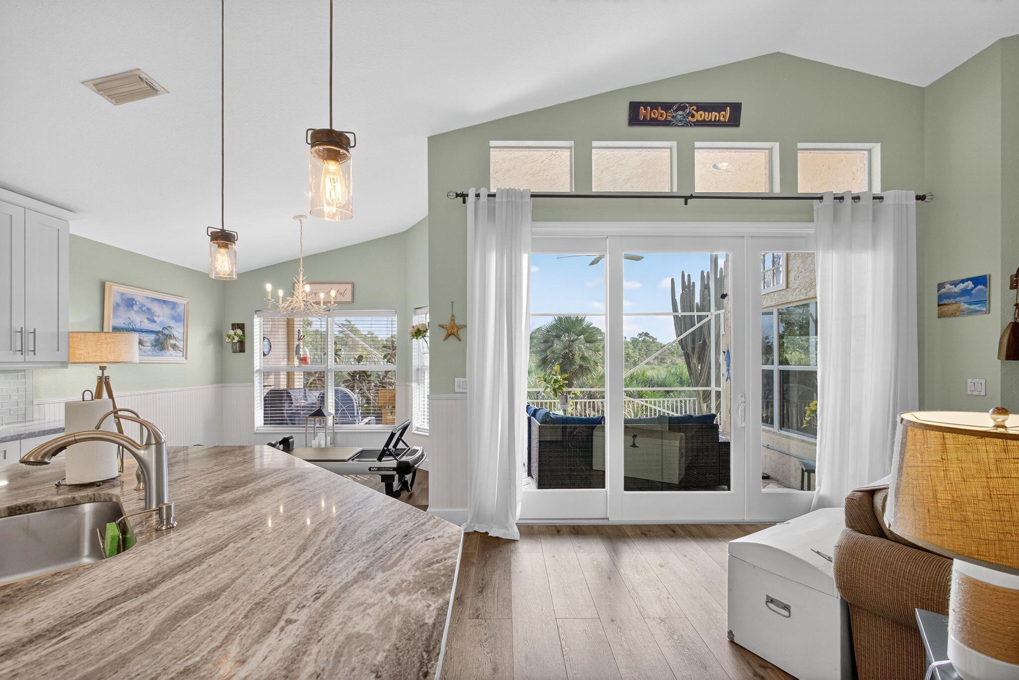 BANNER LAKE (AKA COTTAGES - Residential