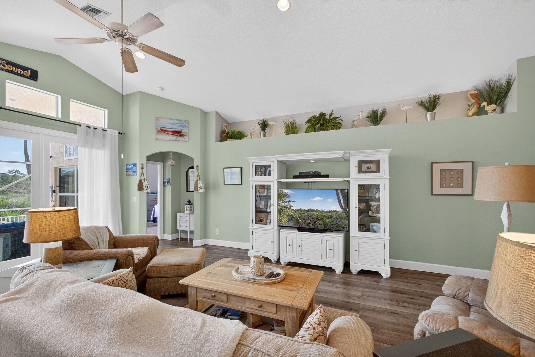 BANNER LAKE (AKA COTTAGES - Residential