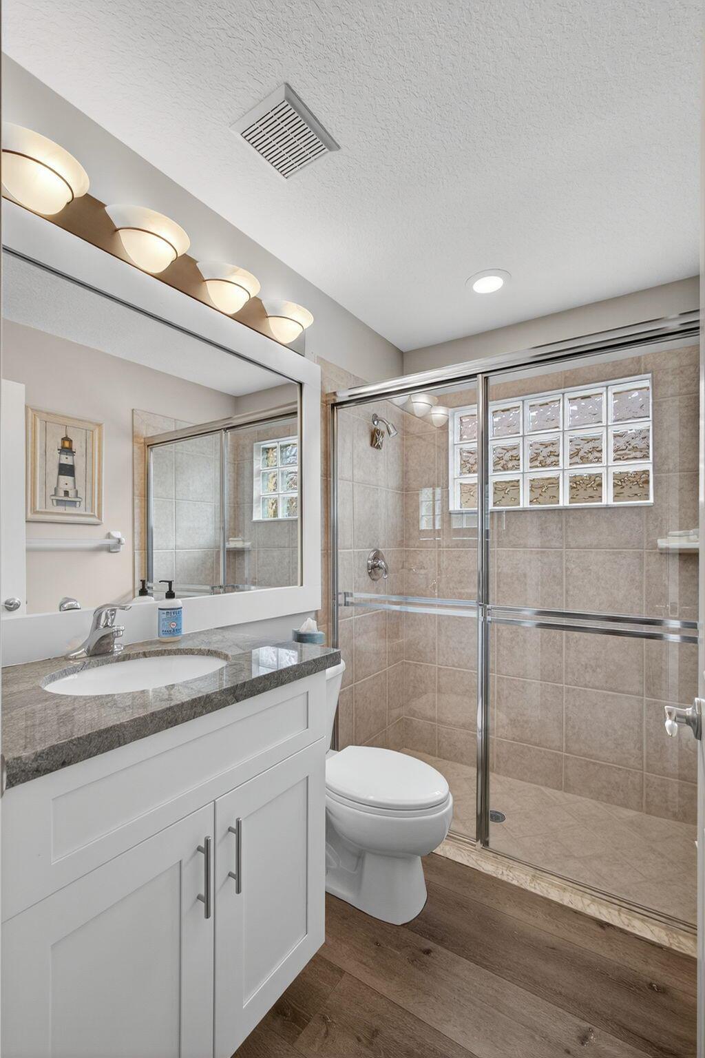 BANNER LAKE (AKA COTTAGES - Residential