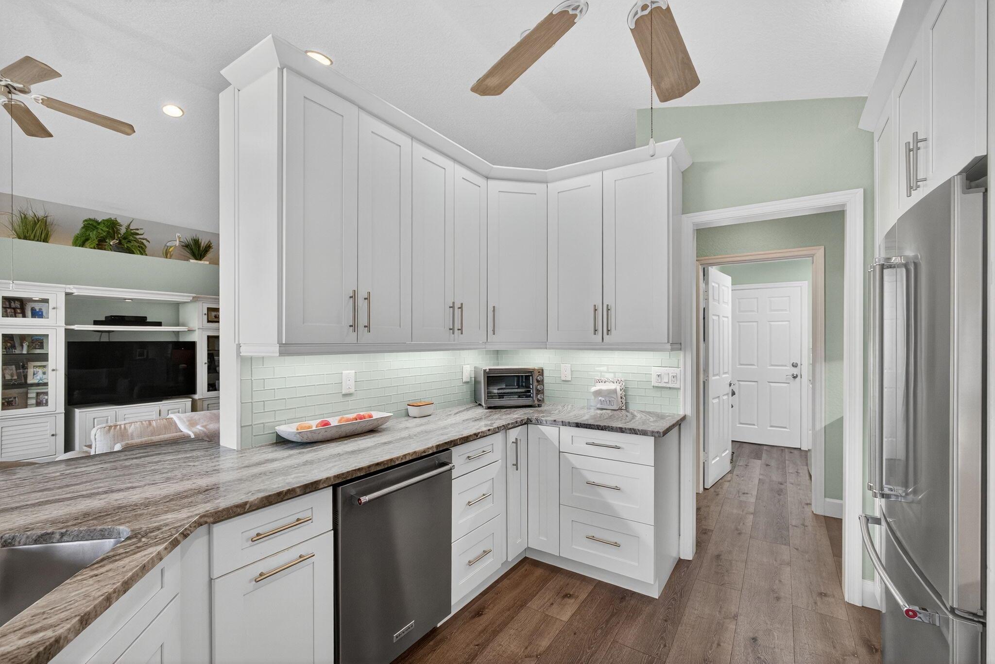 BANNER LAKE (AKA COTTAGES - Residential