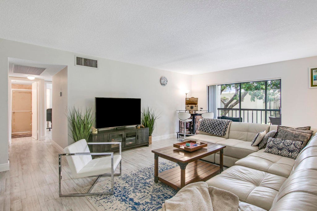 Photo of 150 Pineview Road #C6, Jupiter, FL 33469 (MLS # R10945461)