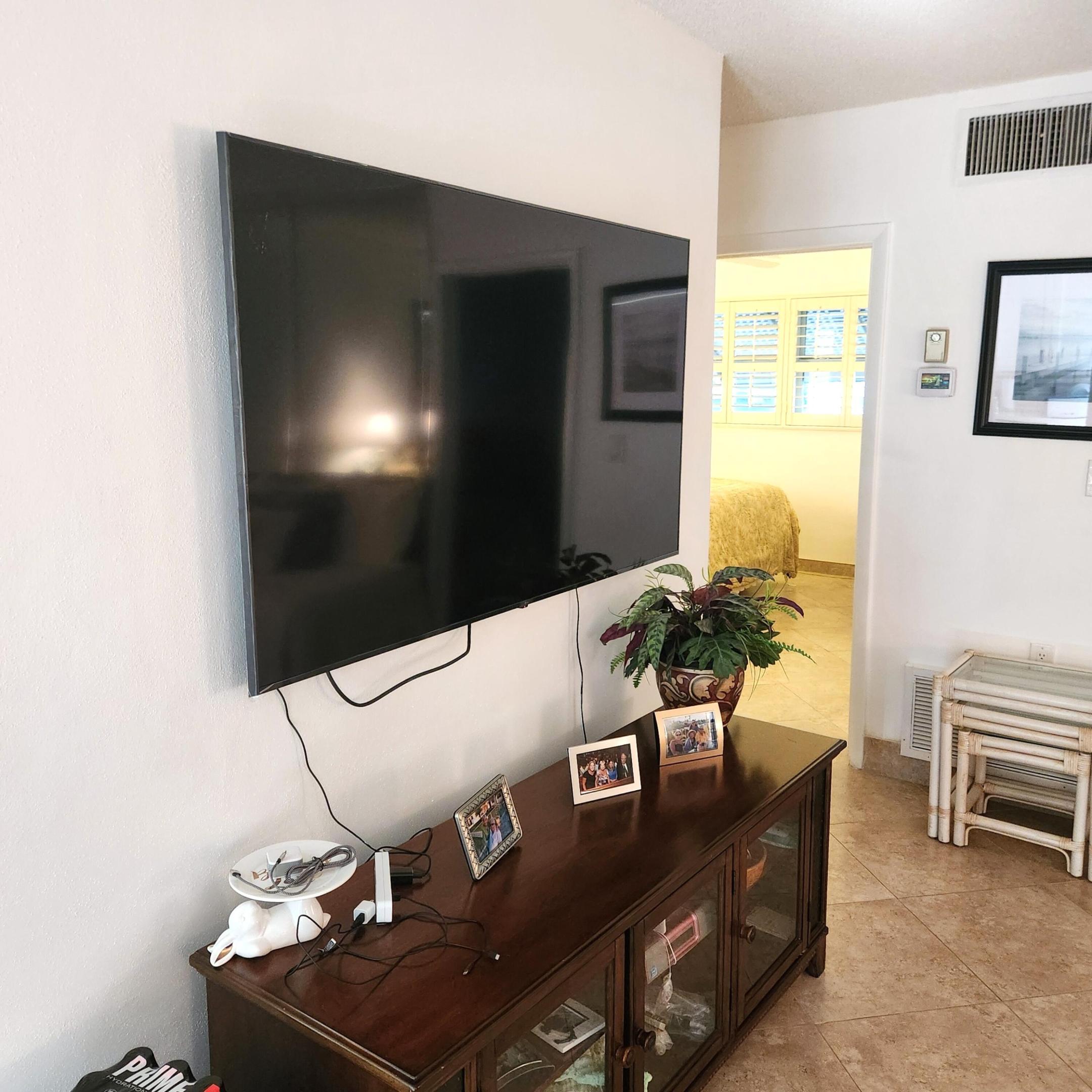 PENTHOUSE CONDO - Residential Lease