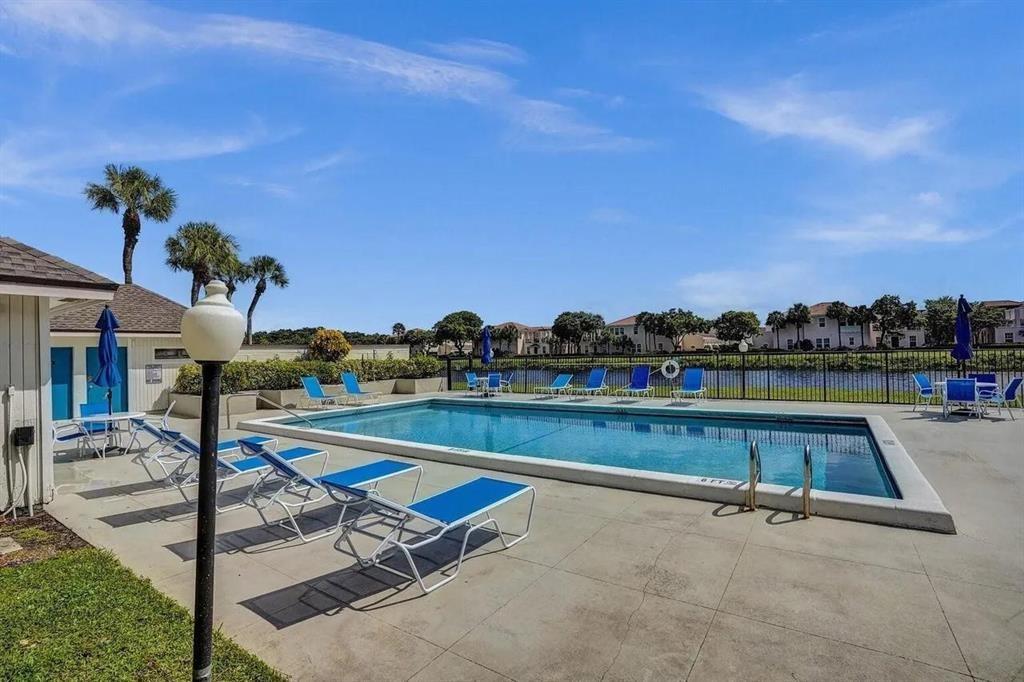 DELRAY OAKS CONDO - Residential Lease