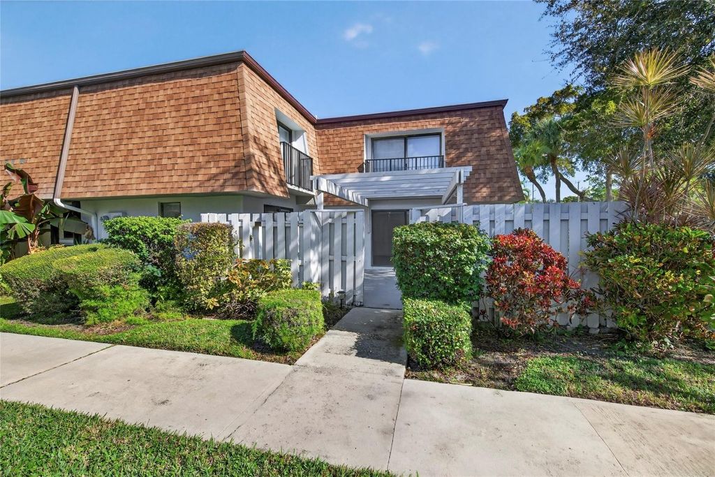 Photo of 3132 SW 20th Terrace #12C, Delray Beach, FL 33445 (MLS # F10541492)