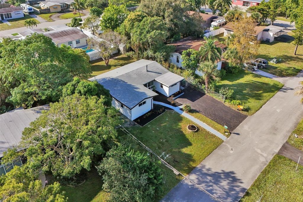 Photo of 3024 SW 10th Street, Fort Lauderdale, FL 33312 (MLS # F10540045)