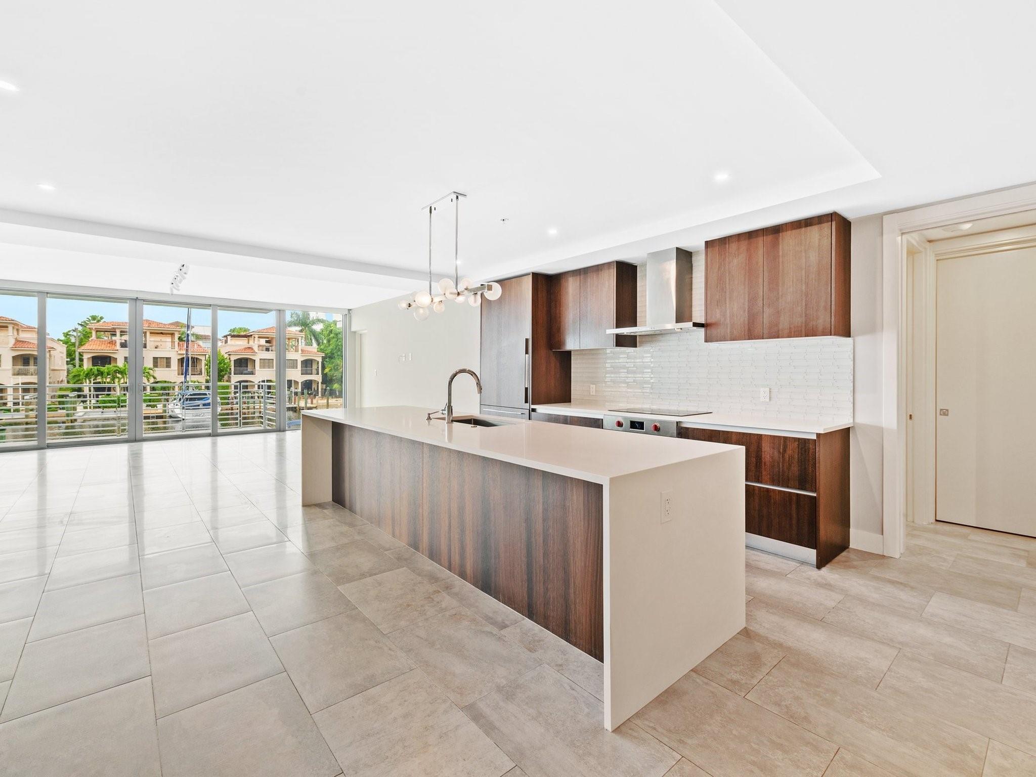 133 Isle of Venice Dr 201