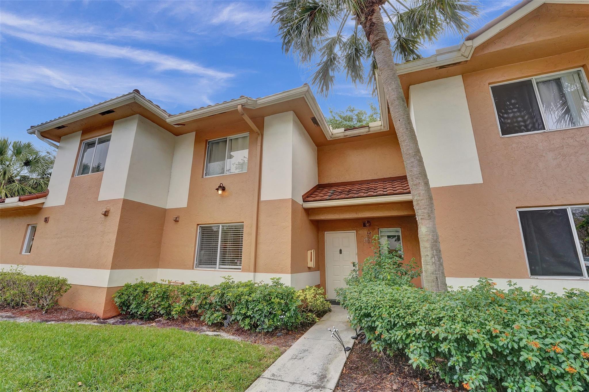 Welcome to your new home, located in the heart of Plantation. This beautifully updated 3-bedroom, 2.5-bathroom property boasts a modern kitchen with a range of new appliances and butcher block countertops. The open concept
living and dining room allows ample space for entertaining. The large bedrooms feature updated bathrooms and walk in-closets. Unwind in your screened-in patio overlooking gardens and lush trees. This exceptional property offers access to a range of amenities, including child play areas, a pool, clubhouse, gym, and tennis courts, and is conveniently located near major highways, shopping and parks.