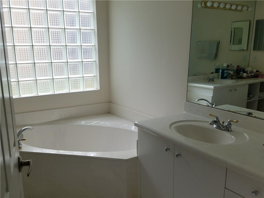 COCO LAKES - Residential Lease