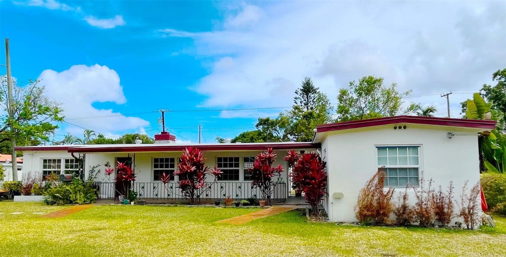 Photo of 213 SW 3RD Place, Dania Beach, FL 33004 (MLS # B26067021)