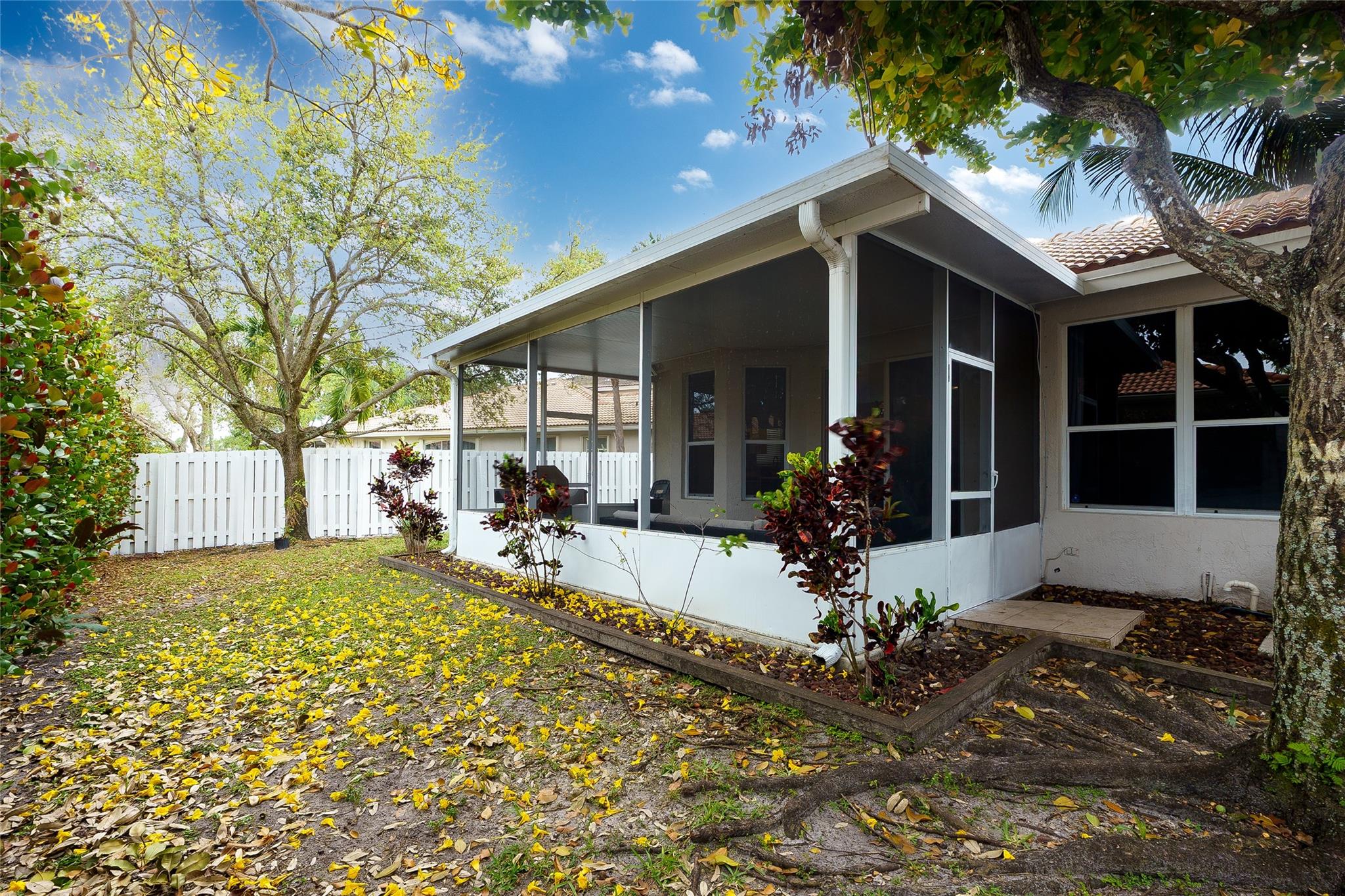 LOWELLS LANDING - Residential