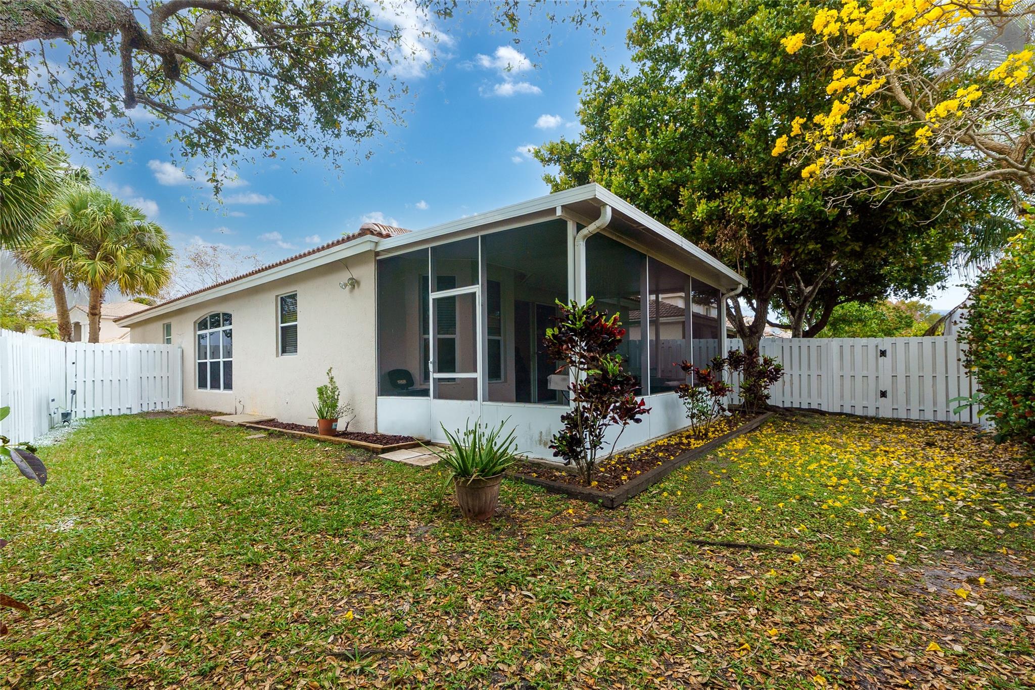 LOWELLS LANDING - Residential