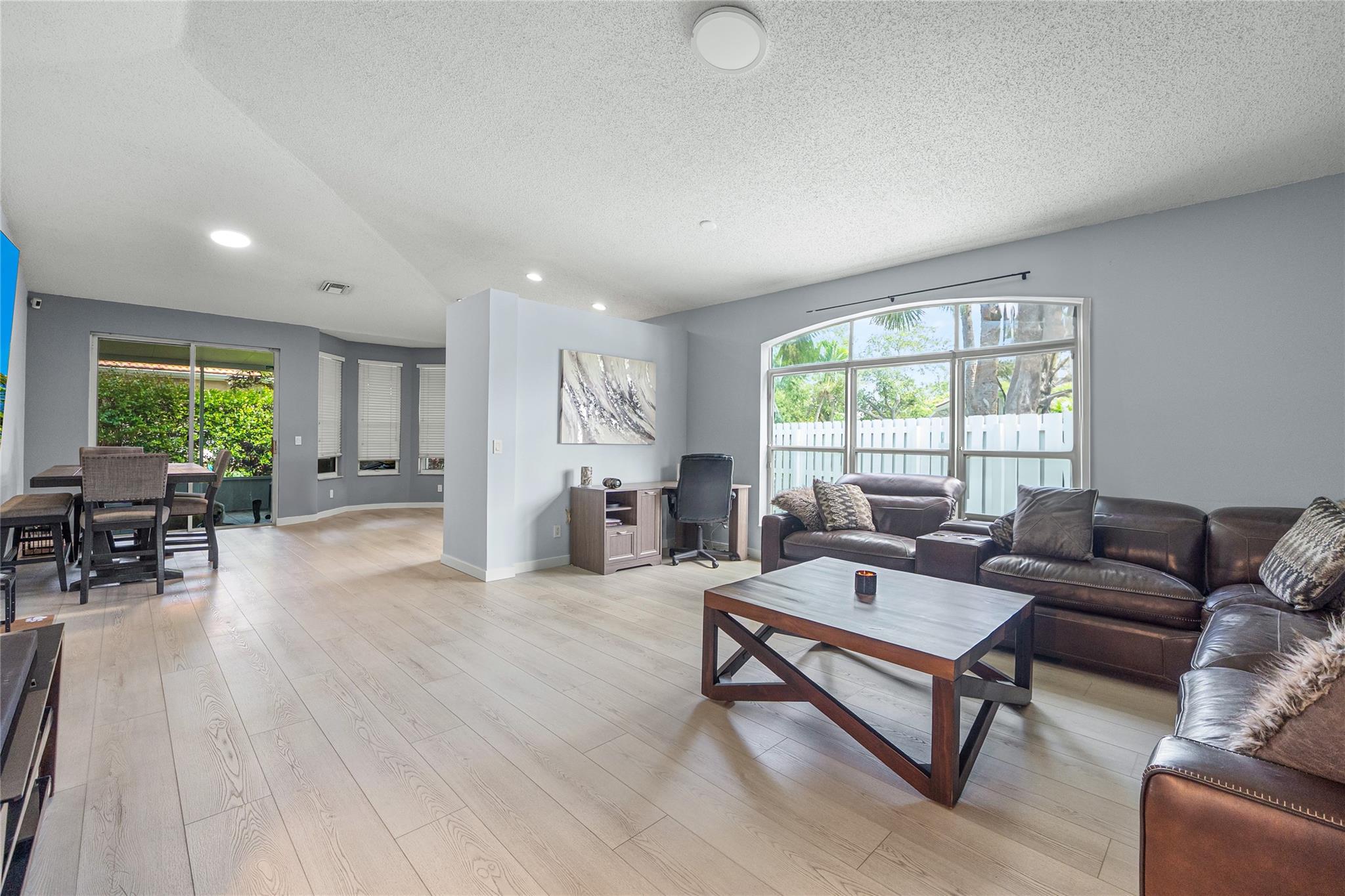 801 NW 130th Ave
