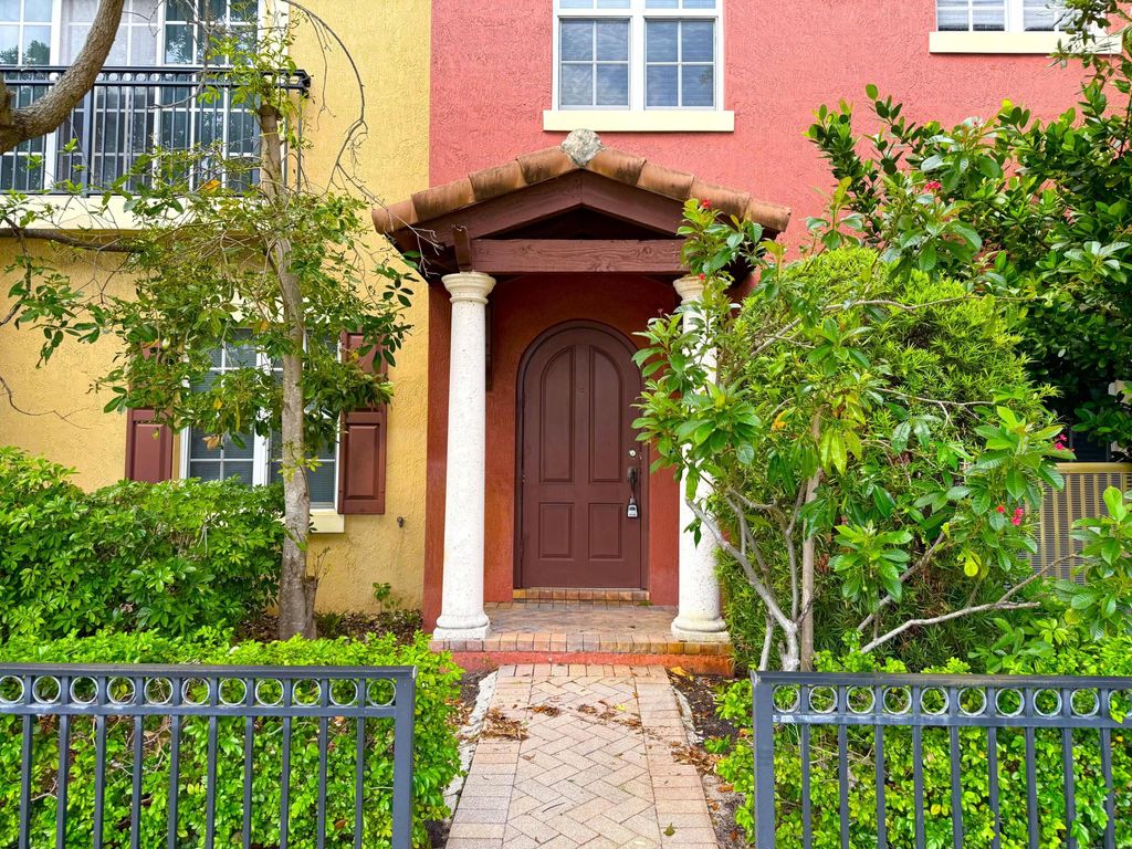 Photo of 531 S Federal Highway #15, Lake Worth Beach, FL 33460 (MLS # B26016575)