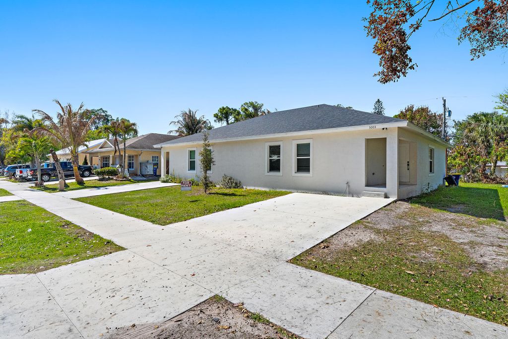 Photo of 3003 SE Fairmont Street, Stuart, FL 34997 (MLS # B26008215)