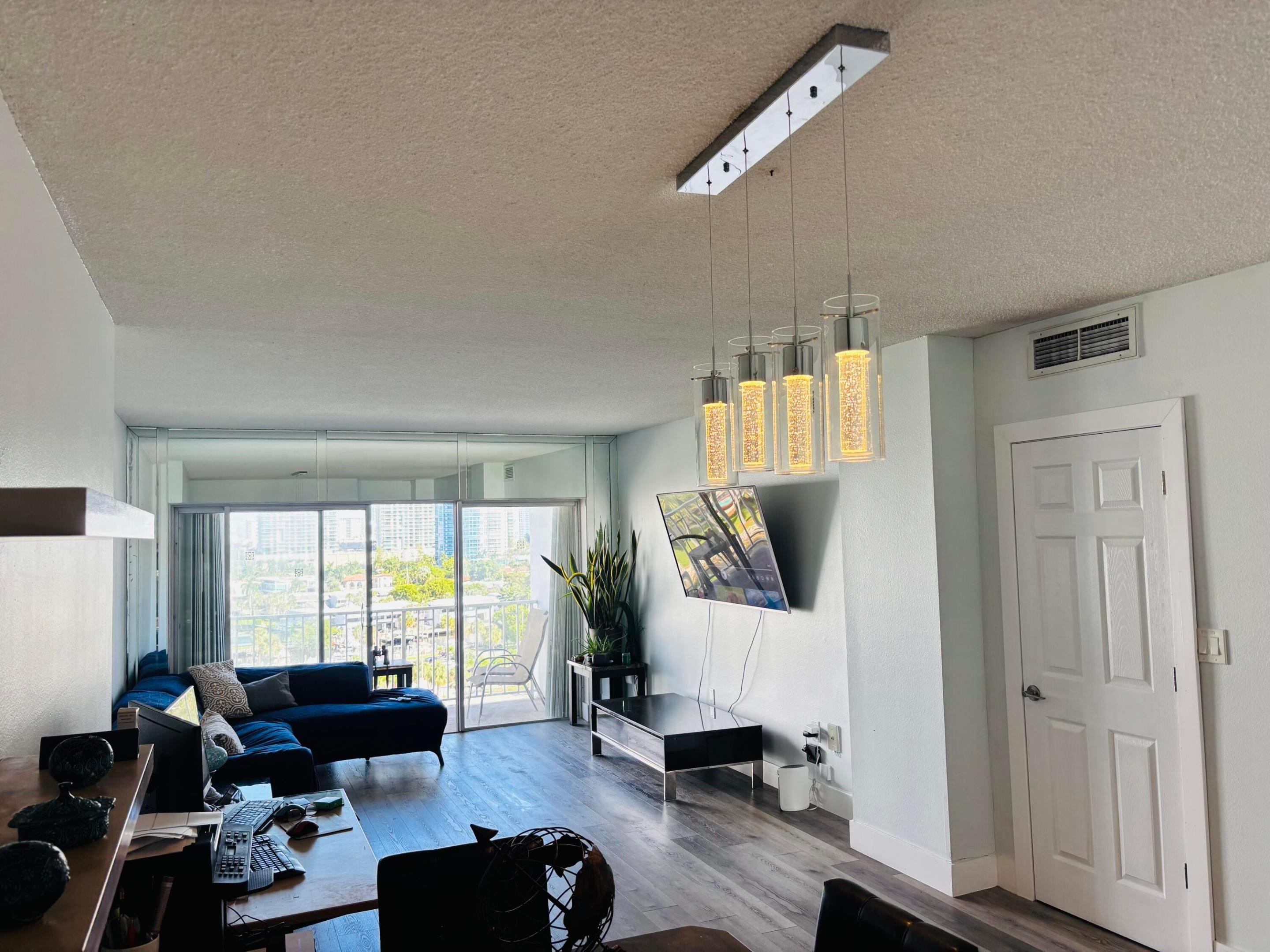 500 BAYVIEW Drive 925