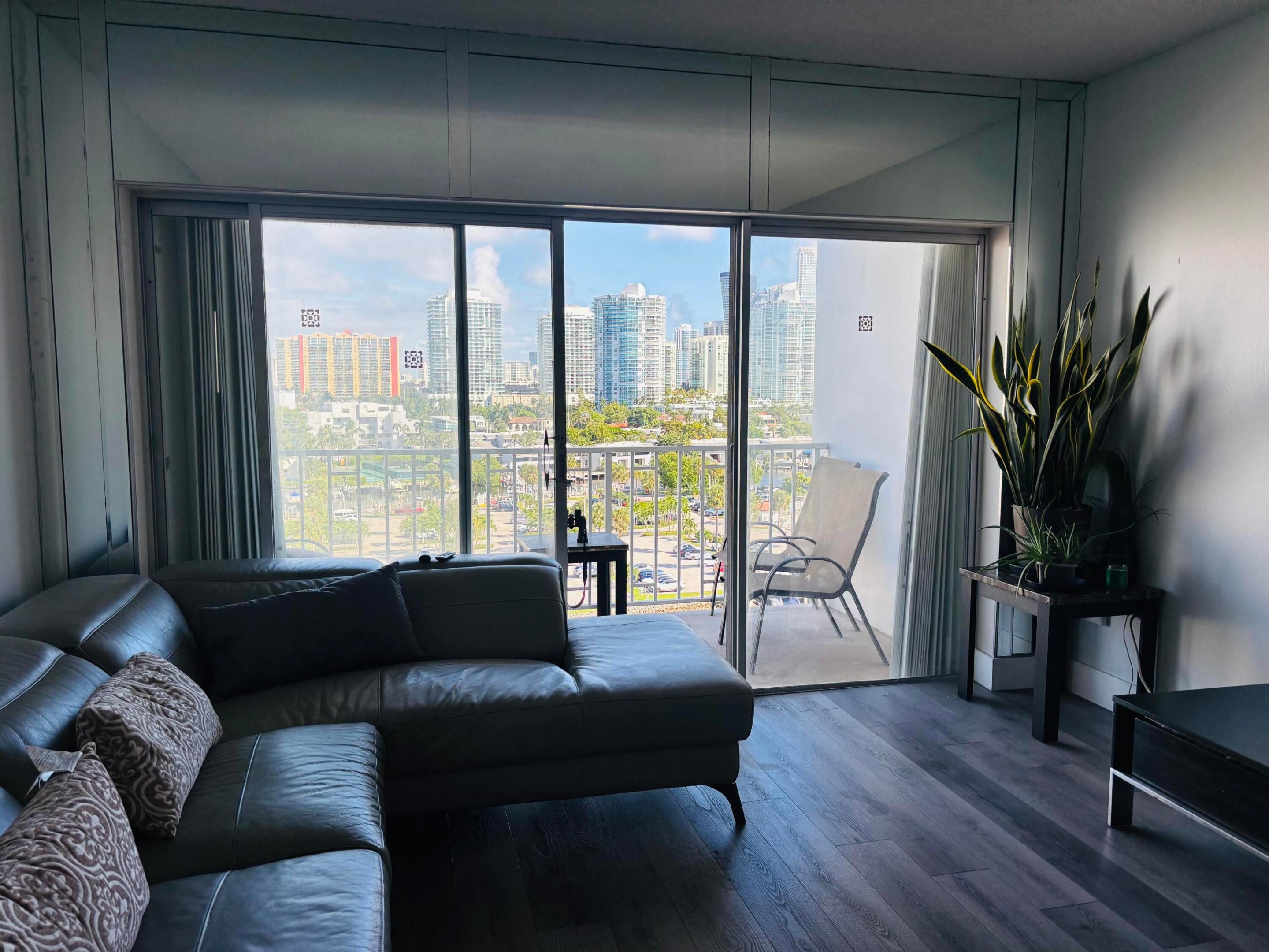 500 BAYVIEW Drive 925