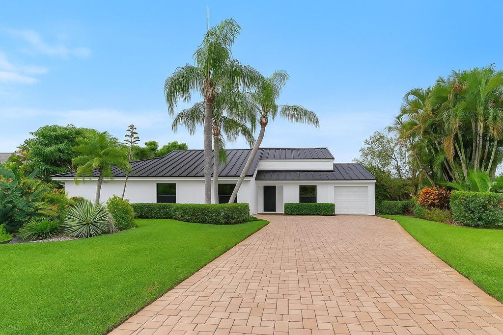 Photo of 6231 Finsbury Court, Palm Beach Gardens, FL 33418 (MLS # R11109994)