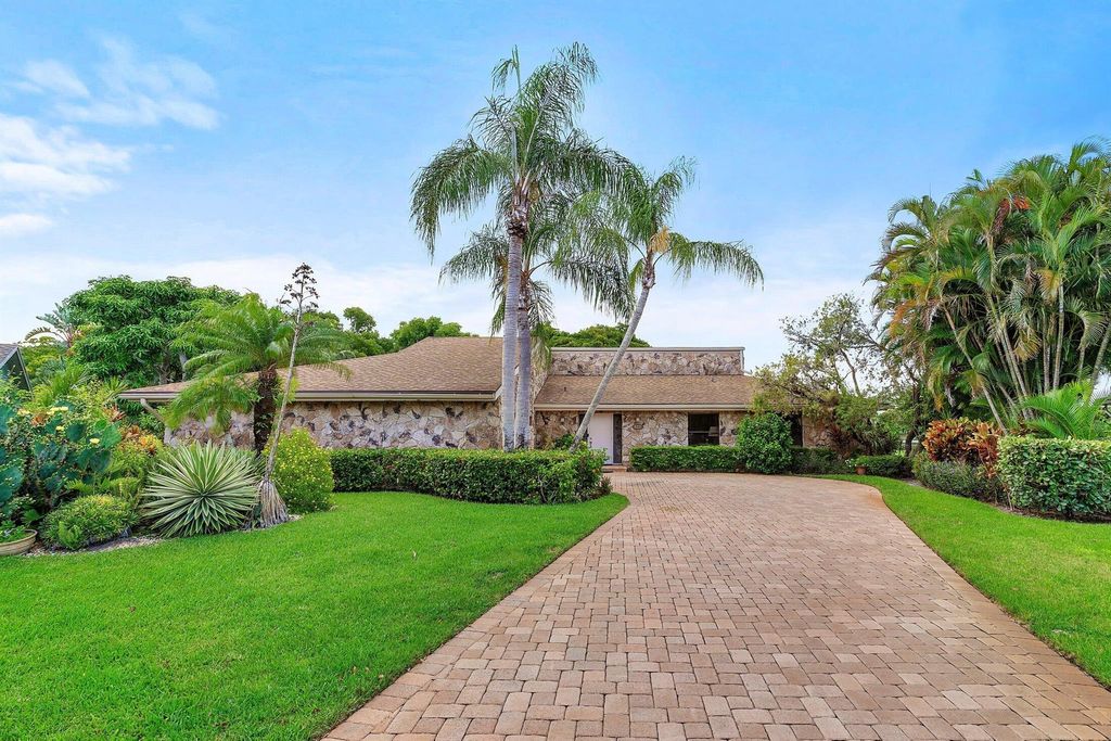 Photo of 6231 Finsbury Court, Palm Beach Gardens, FL 33418 (MLS # R11109994)