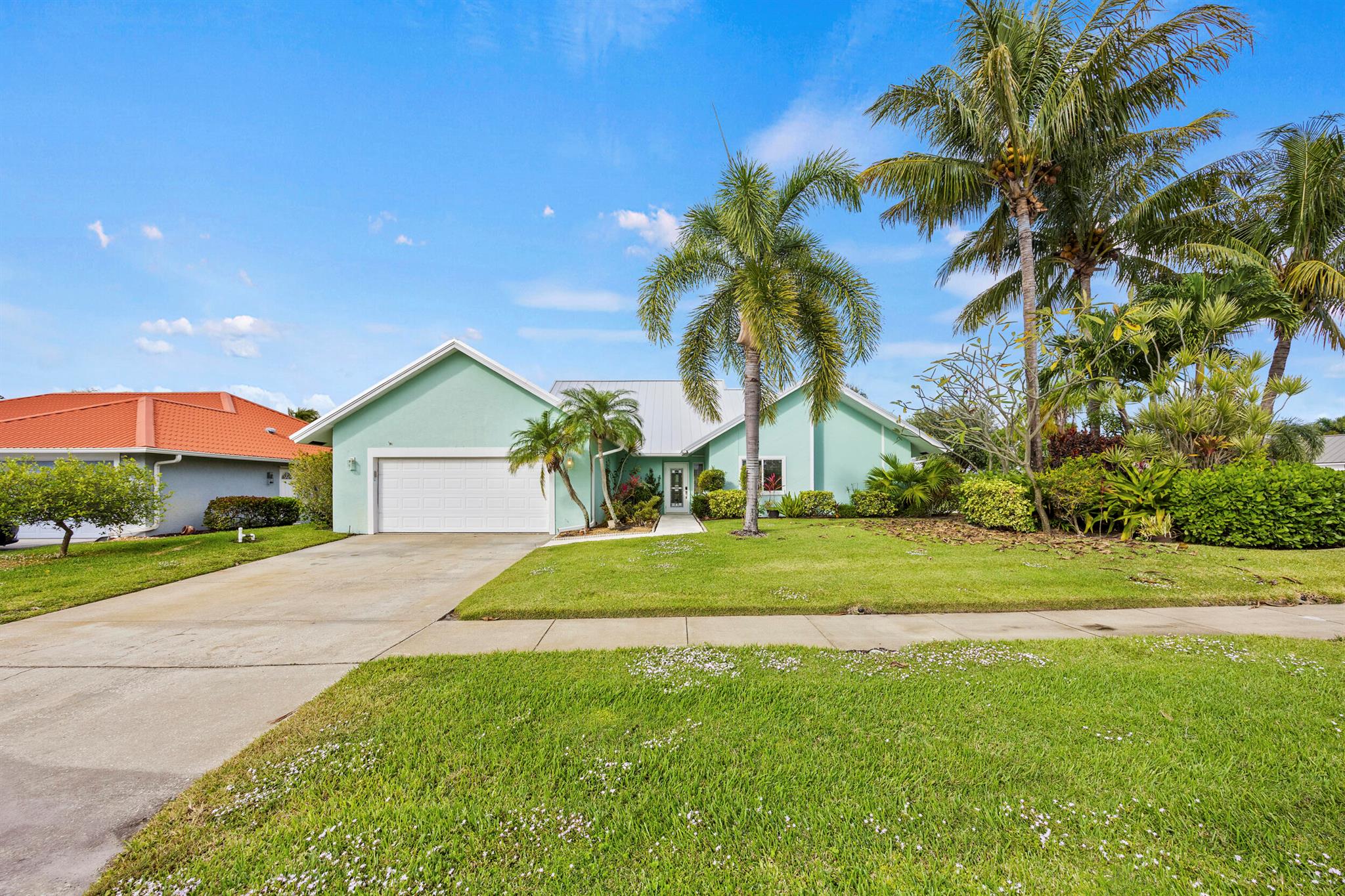 TEQUESTA PINES - Residential