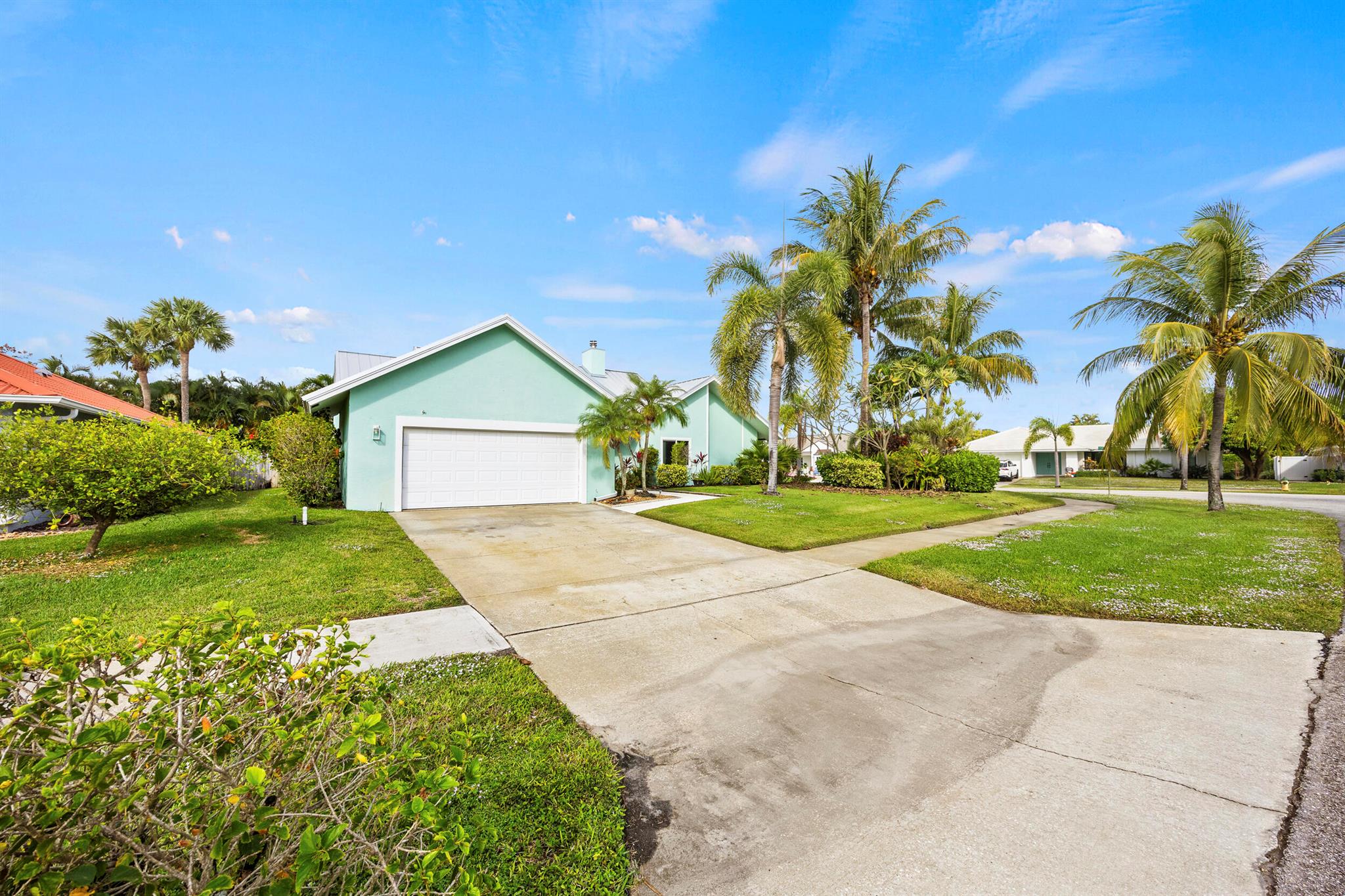 TEQUESTA PINES - Residential