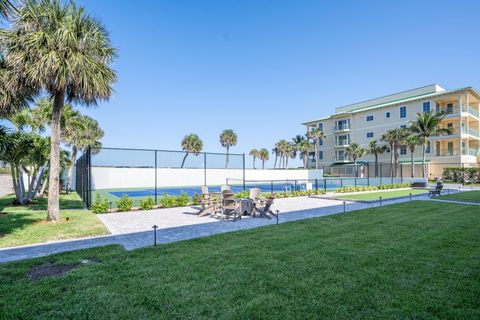 Condominium in Vero Beach FL 4141 Ocean Drive 35.jpg