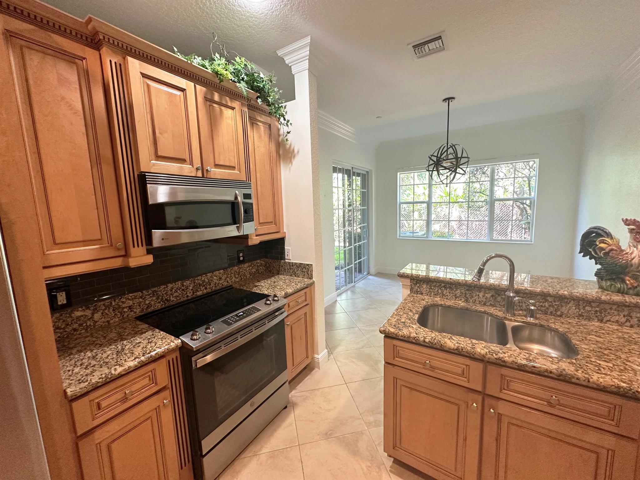 CIELO TOWNHOMES AT SHOPS - Residential