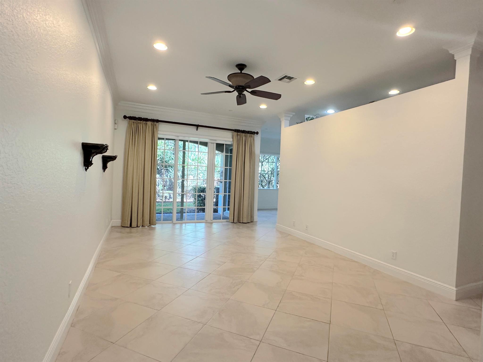 CIELO TOWNHOMES AT SHOPS - Residential