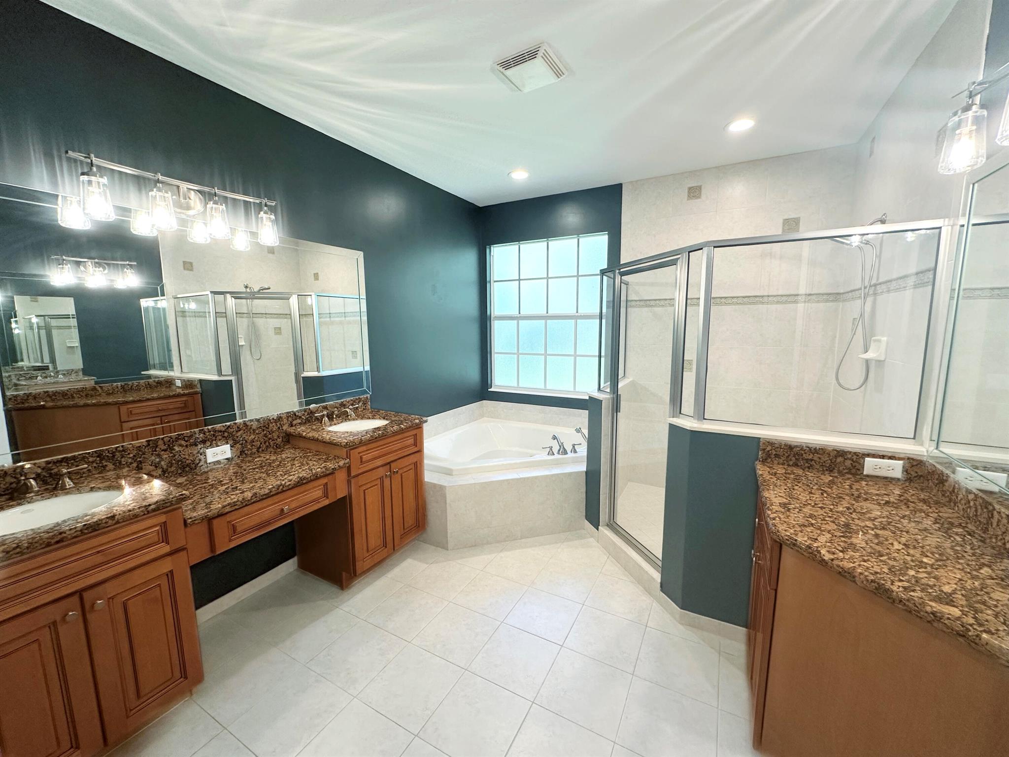 CIELO TOWNHOMES AT SHOPS - Residential