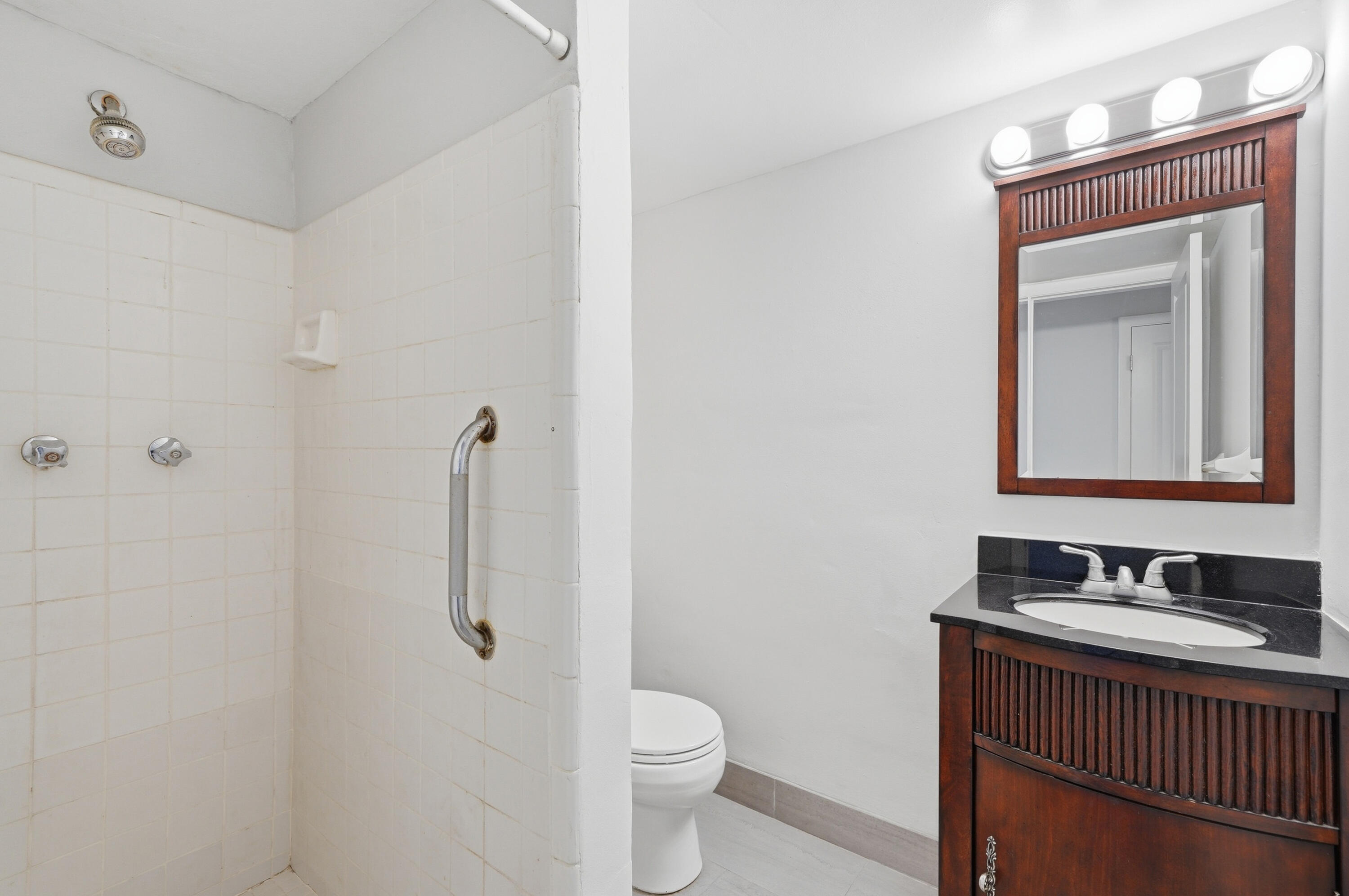 1400 NE 57th Street 304