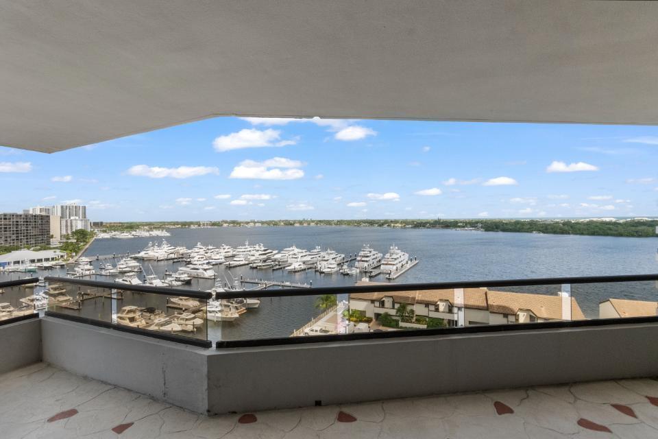 OLD PORT COVE LAKE POINT - Residential