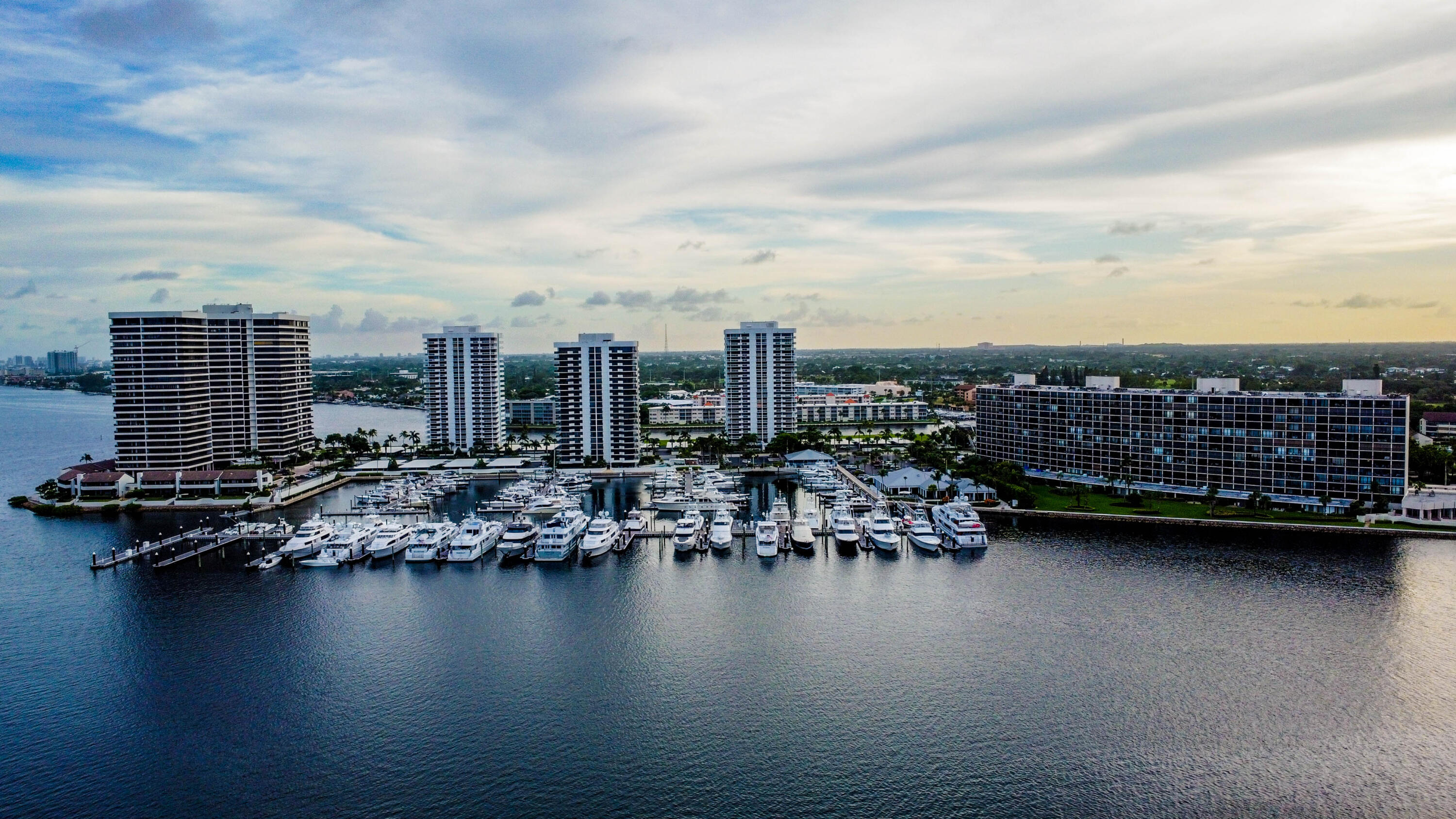 OLD PORT COVE LAKE POINT - Residential