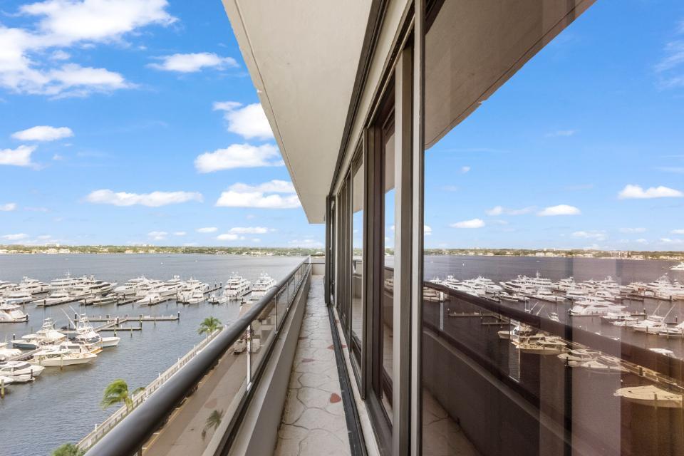 OLD PORT COVE LAKE POINT - Residential