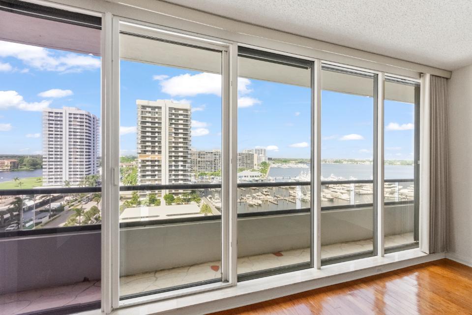 OLD PORT COVE LAKE POINT - Residential