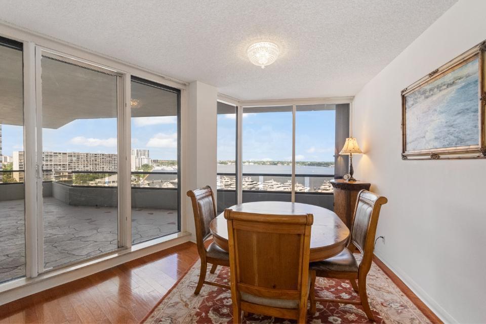 OLD PORT COVE LAKE POINT - Residential