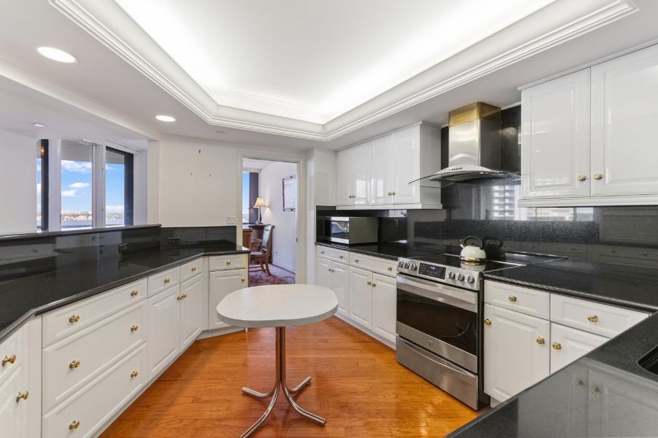 OLD PORT COVE LAKE POINT - Residential