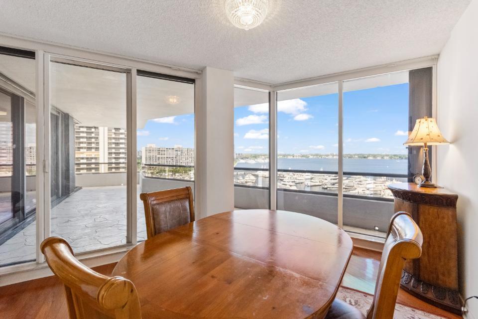 OLD PORT COVE LAKE POINT - Residential