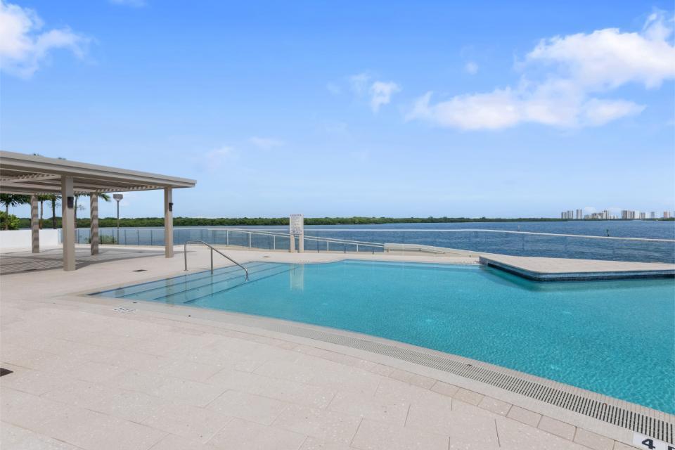 OLD PORT COVE LAKE POINT - Residential