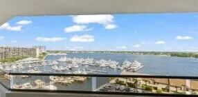 100 Lakeshore Drive 856