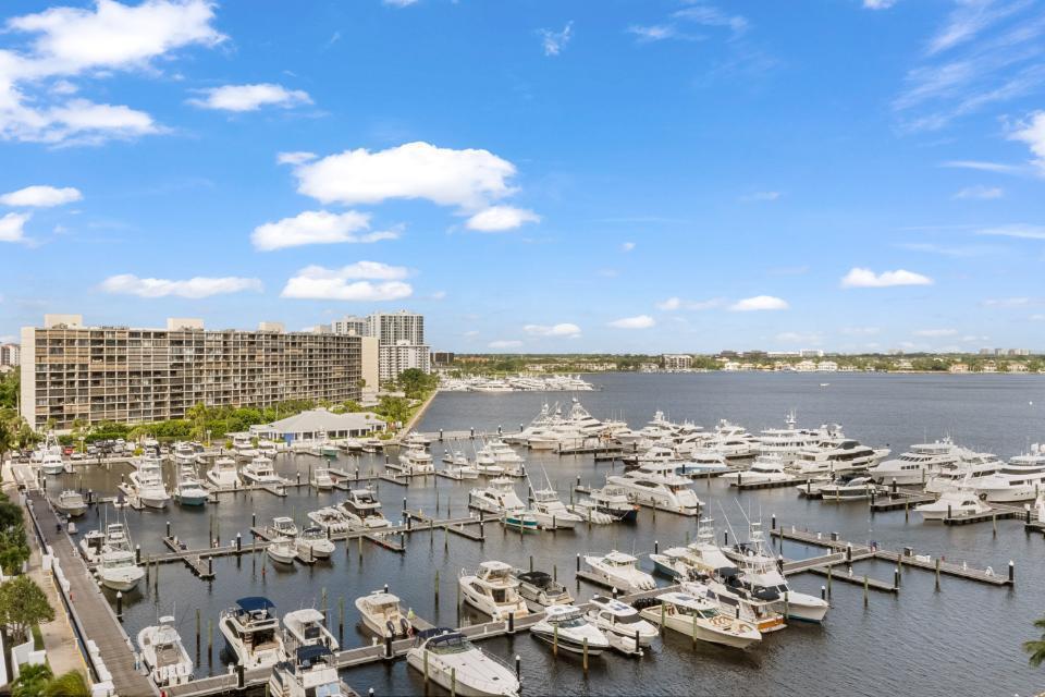 100 Lakeshore Drive 856