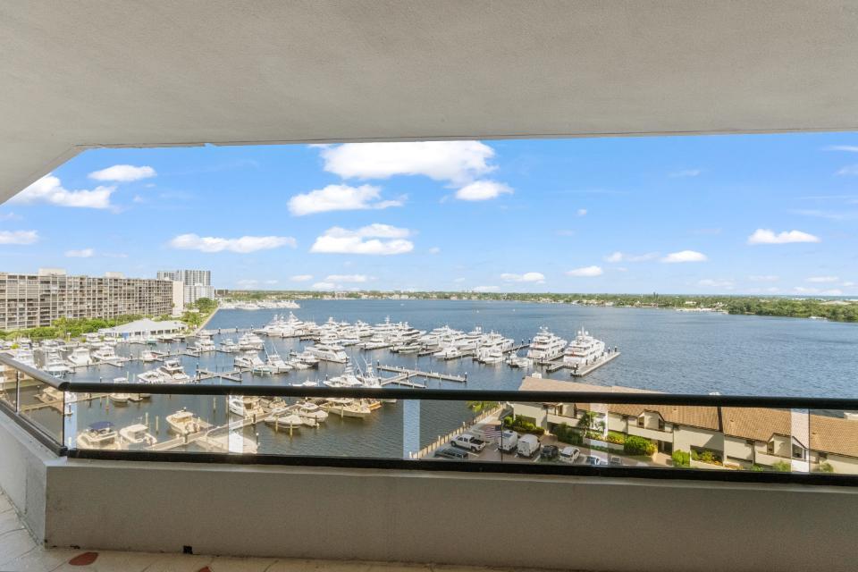 OLD PORT COVE LAKE POINT - Residential